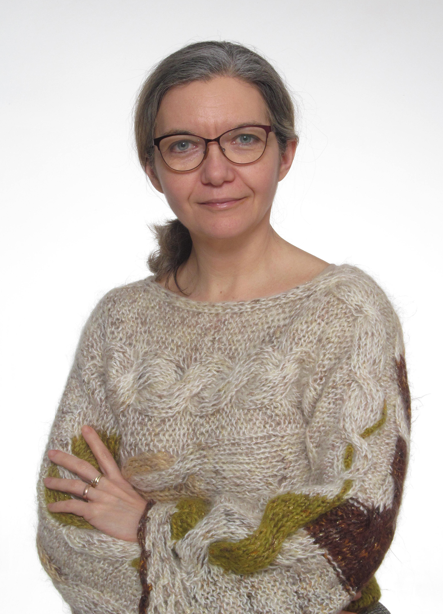 Anca Ganciu, psihoterapeut și creatoare de finger puppets. Este fondatoarea Asociației Române de Psihanaliză a Legăturii de Grup și Familie „Enrique Pichon Riviere” și fondatoarea platformei de artă cotidiană Anaklitos.